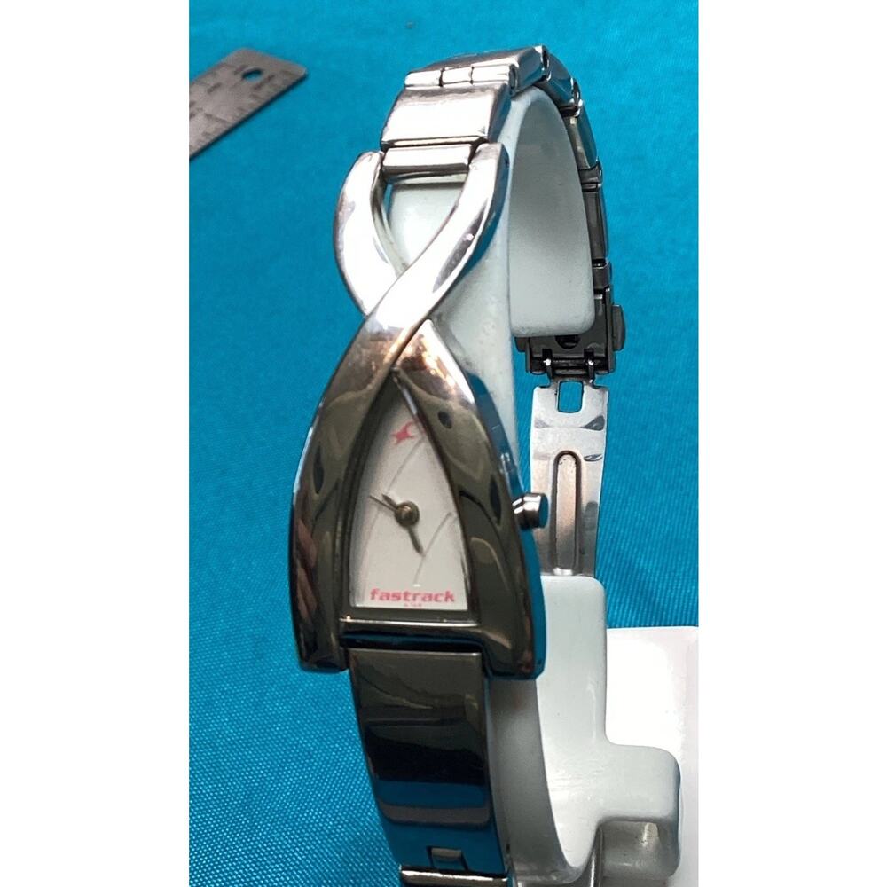 Fastrack Watch Women 20mm Silver Tone White Dial New Battery